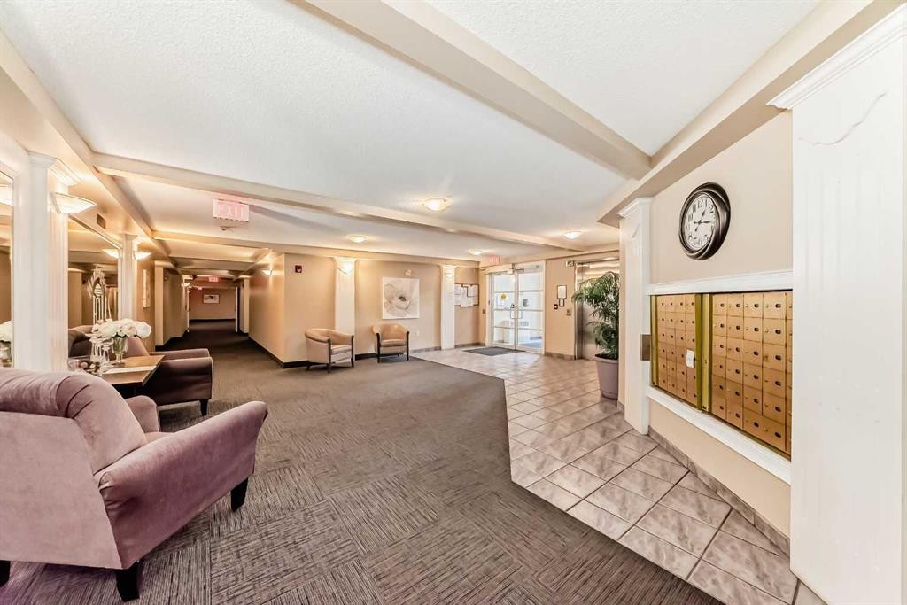 116-6800 Hunterview Drive Nw, Calgary, AB - Indoor Photo Showing Other Room
