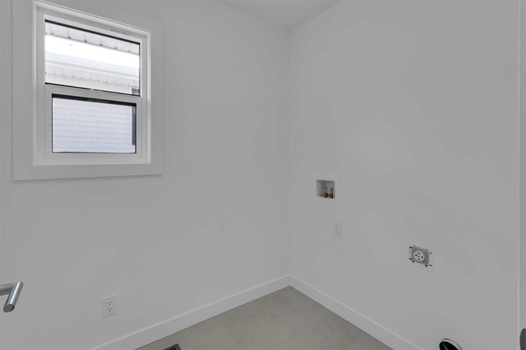 137 Copperhead Road Se, Calgary, AB - Indoor Photo Showing Other Room
