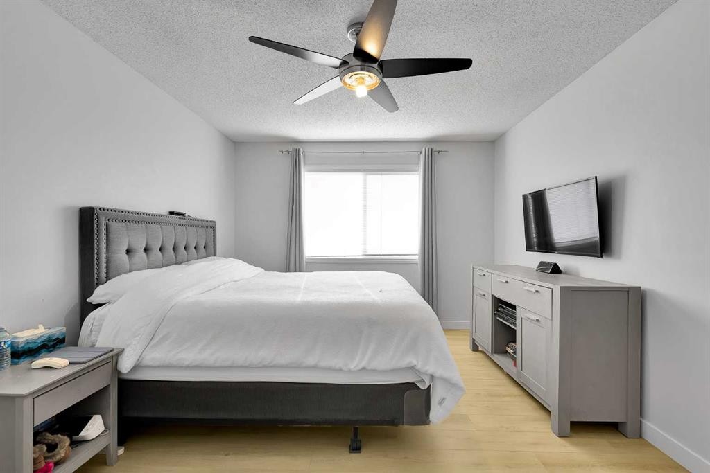 60 Saddlecrest Green Ne, Calgary, AB - Indoor Photo Showing Bedroom