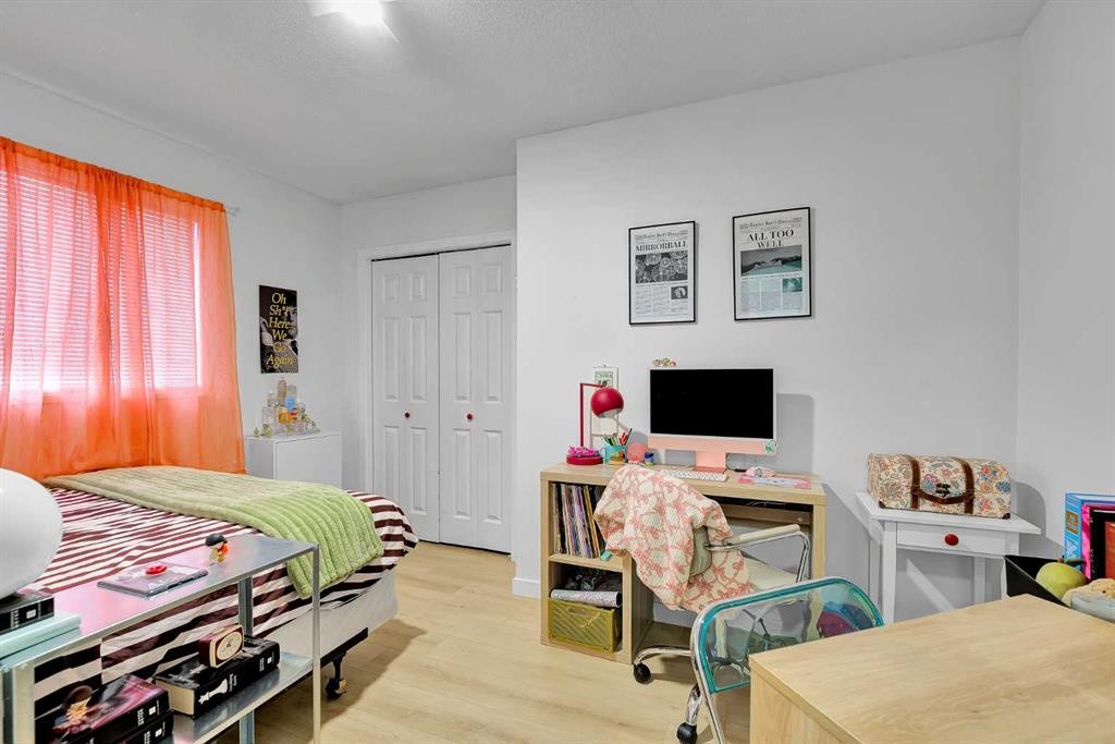 60 Saddlecrest Green Ne, Calgary, AB - Indoor Photo Showing Bedroom