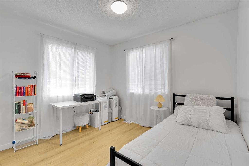 60 Saddlecrest Green Ne, Calgary, AB - Indoor Photo Showing Bedroom