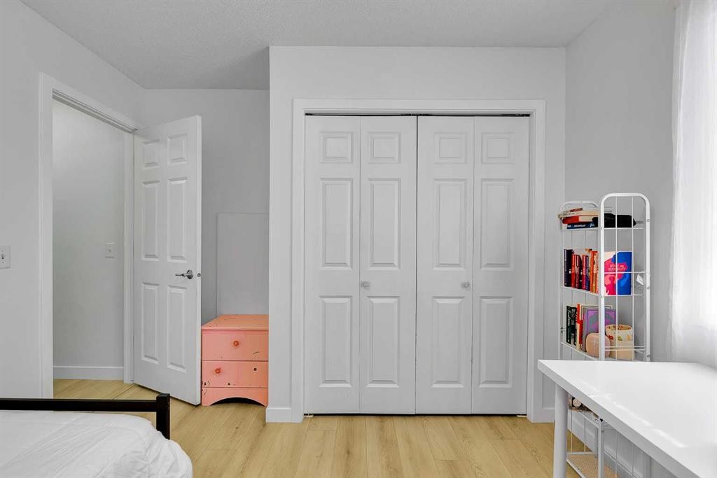60 Saddlecrest Green Ne, Calgary, AB - Indoor Photo Showing Bedroom
