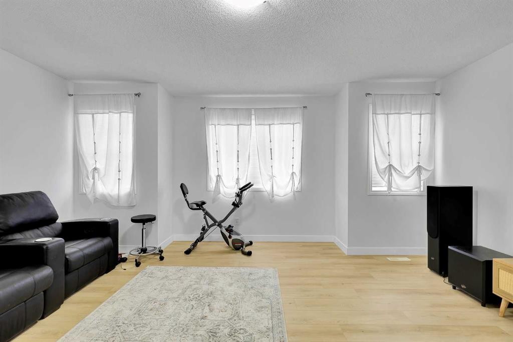 60 Saddlecrest Green Ne, Calgary, AB - Indoor