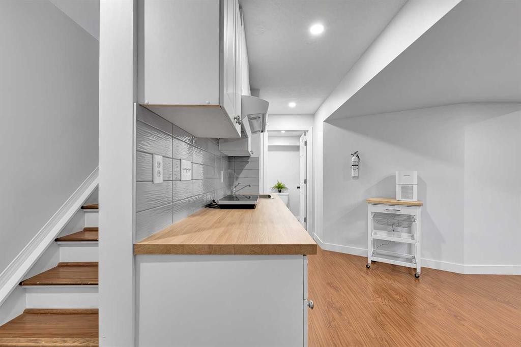 60 Saddlecrest Green Ne, Calgary, AB - Indoor Photo Showing Other Room