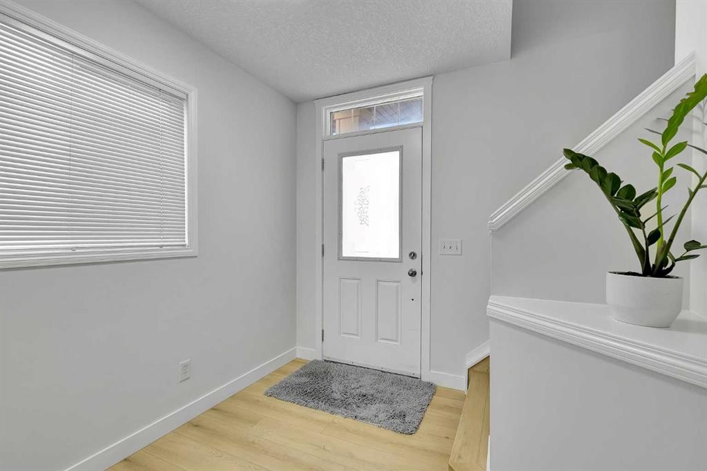 60 Saddlecrest Green Ne, Calgary, AB - Indoor Photo Showing Other Room