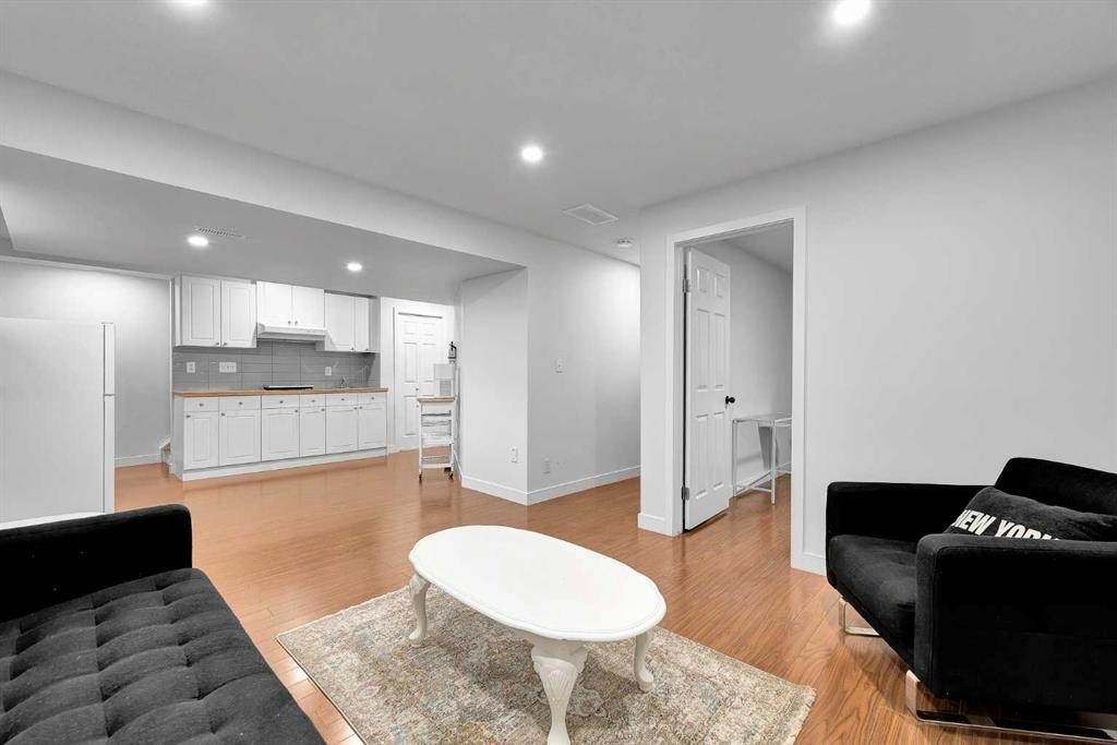 60 Saddlecrest Green Ne, Calgary, AB - Indoor