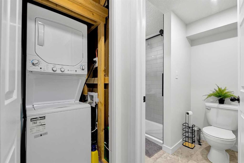60 Saddlecrest Green Ne, Calgary, AB - Indoor Photo Showing Laundry Room