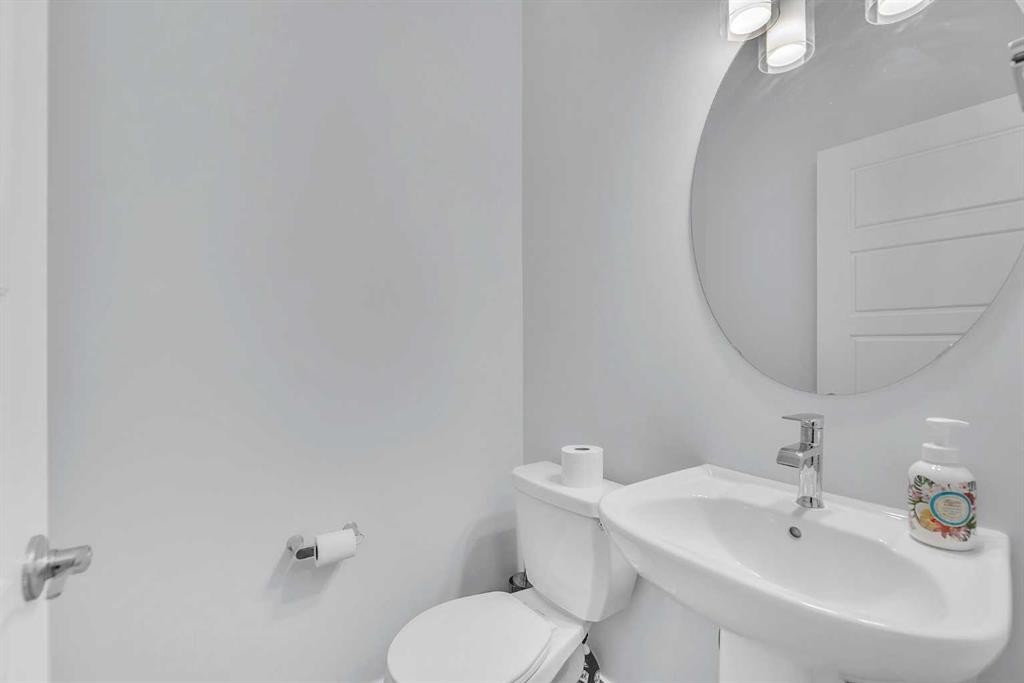 363-301 Redstone Boulevard Ne, Calgary, AB - Indoor Photo Showing Bathroom