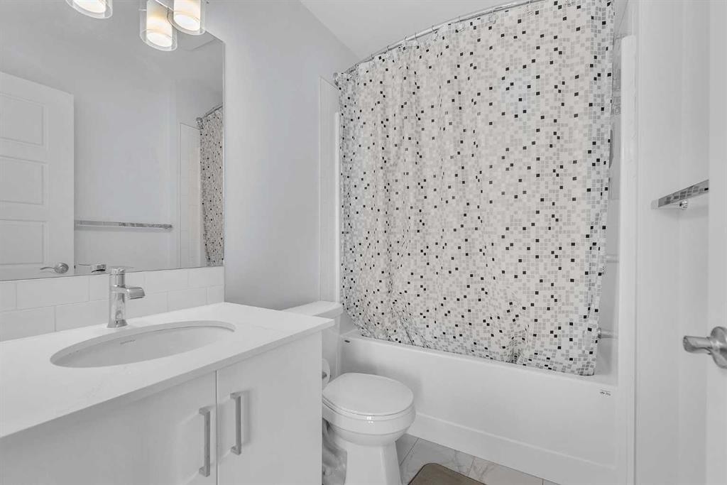 363-301 Redstone Boulevard Ne, Calgary, AB - Indoor Photo Showing Bathroom