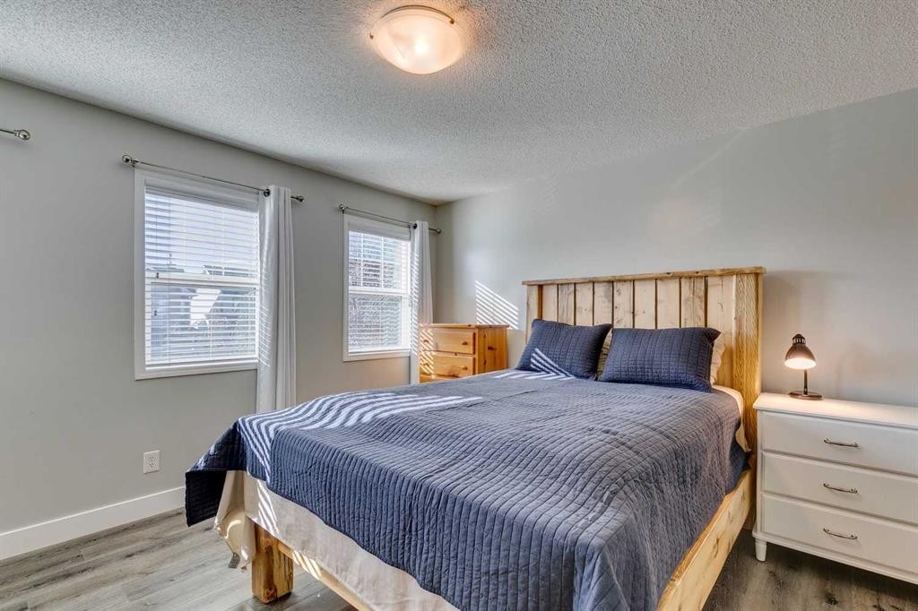 199 Everglen Way Sw, Calgary, AB - Indoor Photo Showing Bedroom