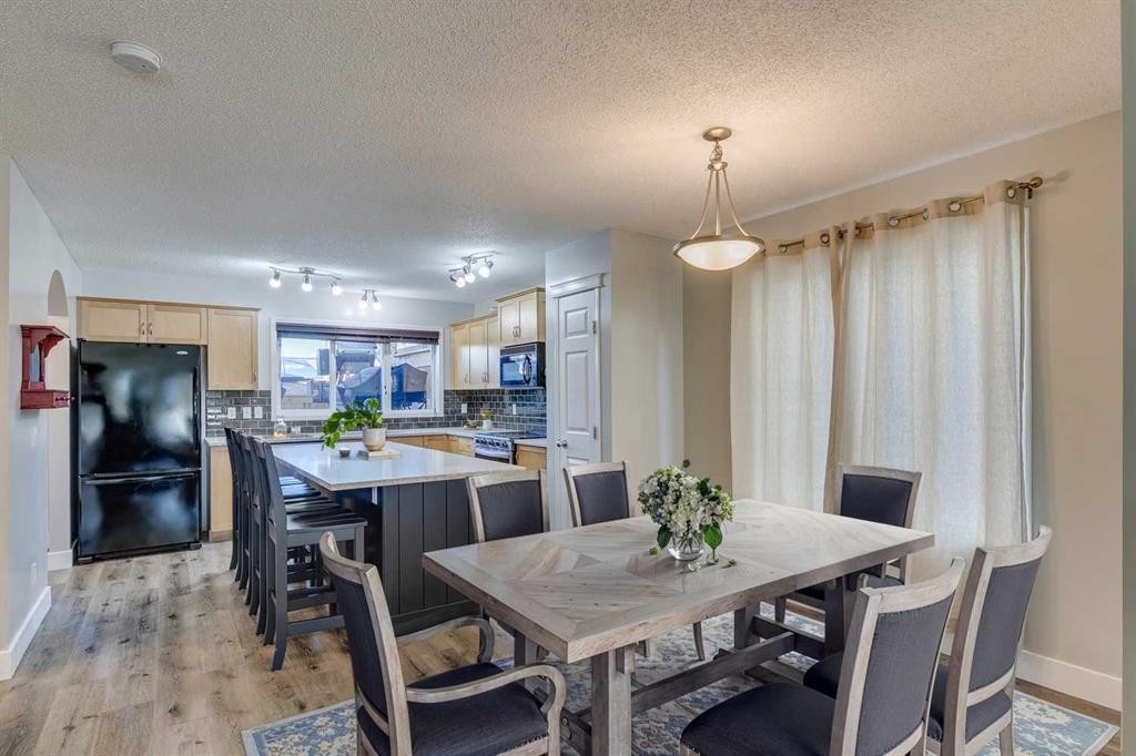 199 Everglen Way Sw, Calgary, AB - Indoor Photo Showing Dining Room