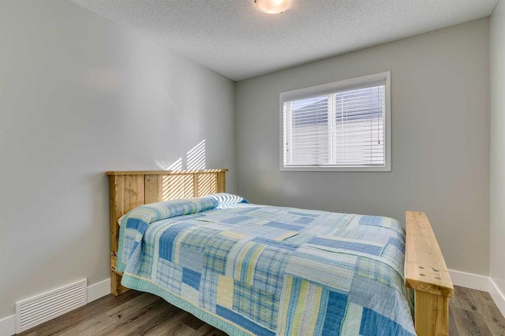 199 Everglen Way Sw, Calgary, AB - Indoor Photo Showing Bedroom
