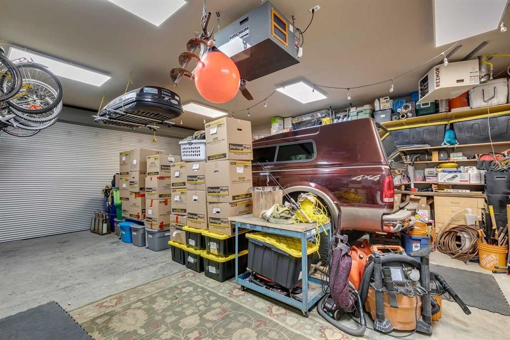 199 Everglen Way Sw, Calgary, AB - Indoor Photo Showing Garage