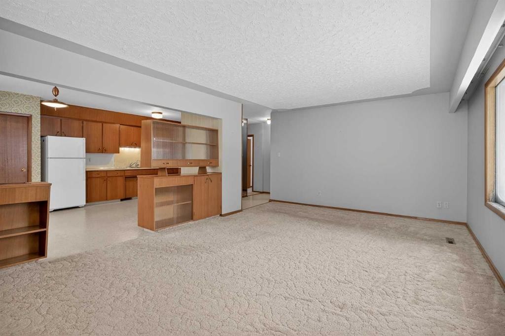 337 Capri Avenue Nw, Calgary, AB - Indoor