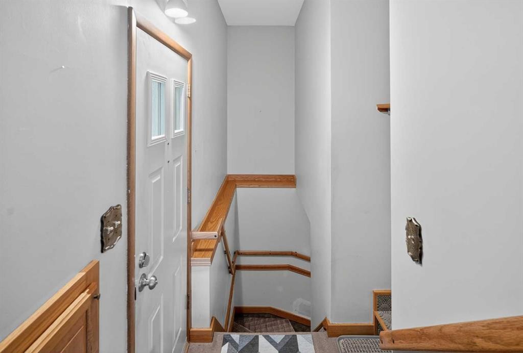 337 Capri Avenue Nw, Calgary, AB - Indoor Photo Showing Other Room