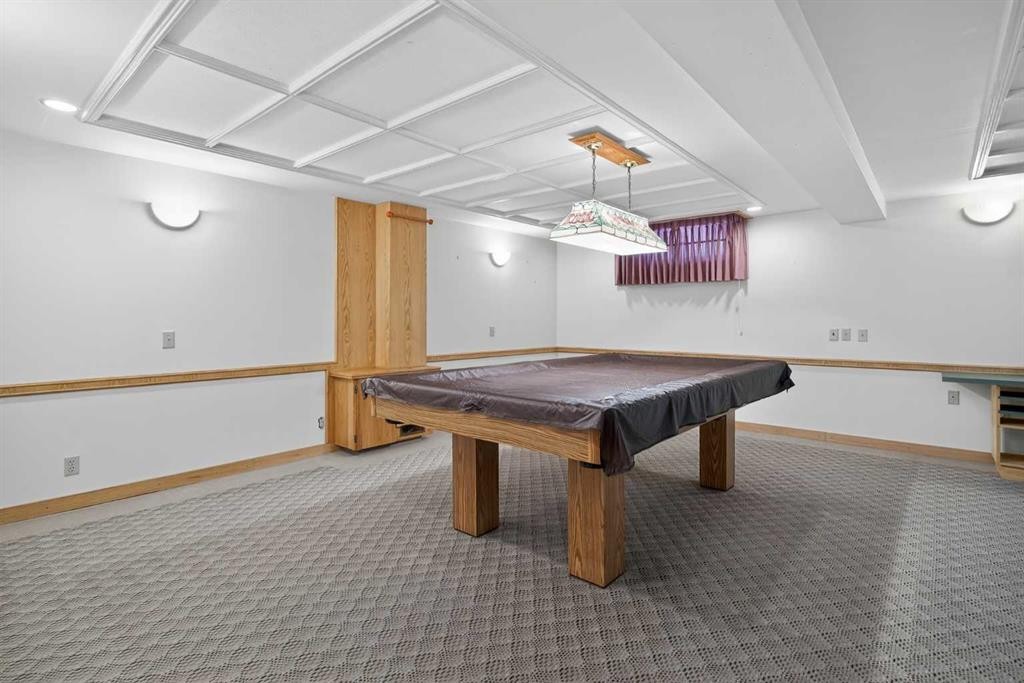 337 Capri Avenue Nw, Calgary, AB - Indoor Photo Showing Other Room