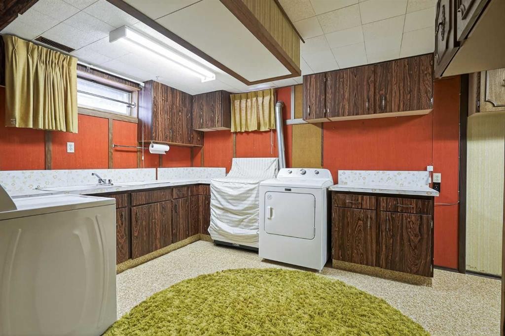 337 Capri Avenue Nw, Calgary, AB - Indoor Photo Showing Laundry Room