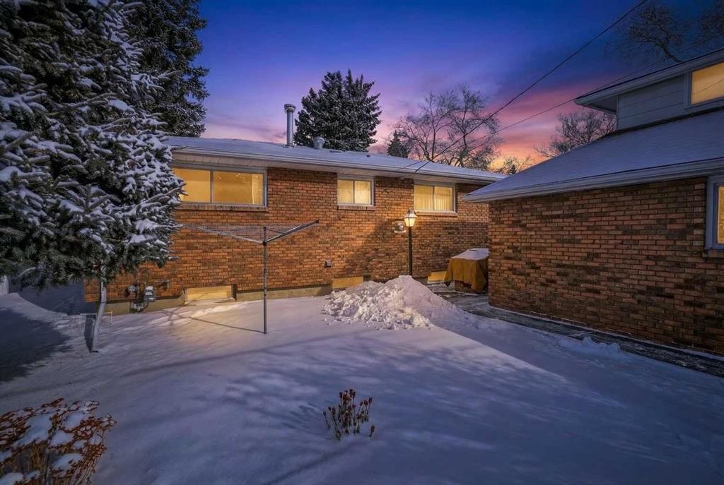 337 Capri Avenue Nw, Calgary, AB - Outdoor