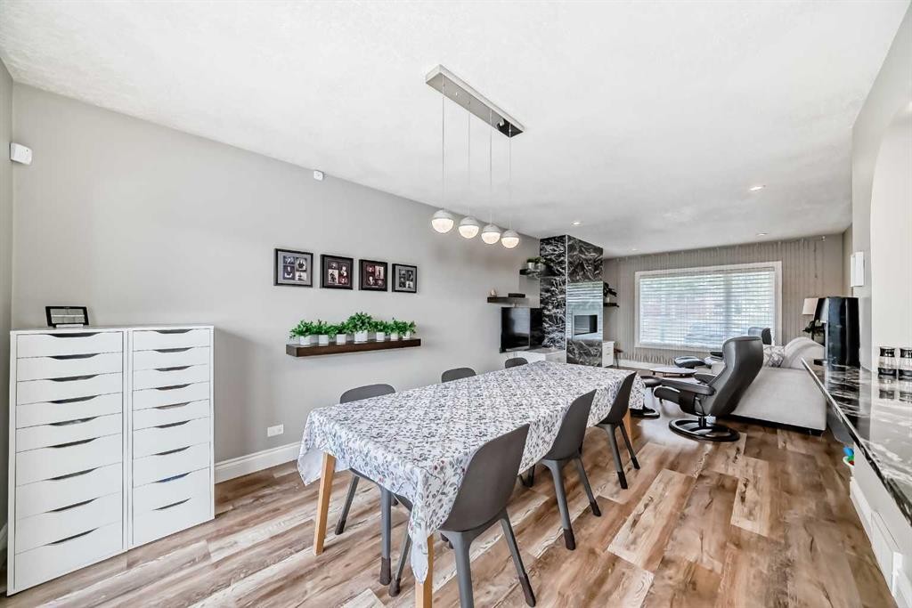 2415 9 Avenue Nw, Calgary, AB - Indoor Photo Showing Dining Room
