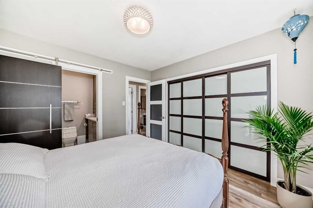 2415 9 Avenue Nw, Calgary, AB - Indoor Photo Showing Bedroom