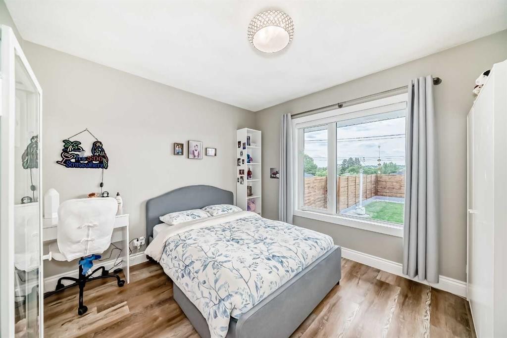 2415 9 Avenue Nw, Calgary, AB - Indoor Photo Showing Bedroom