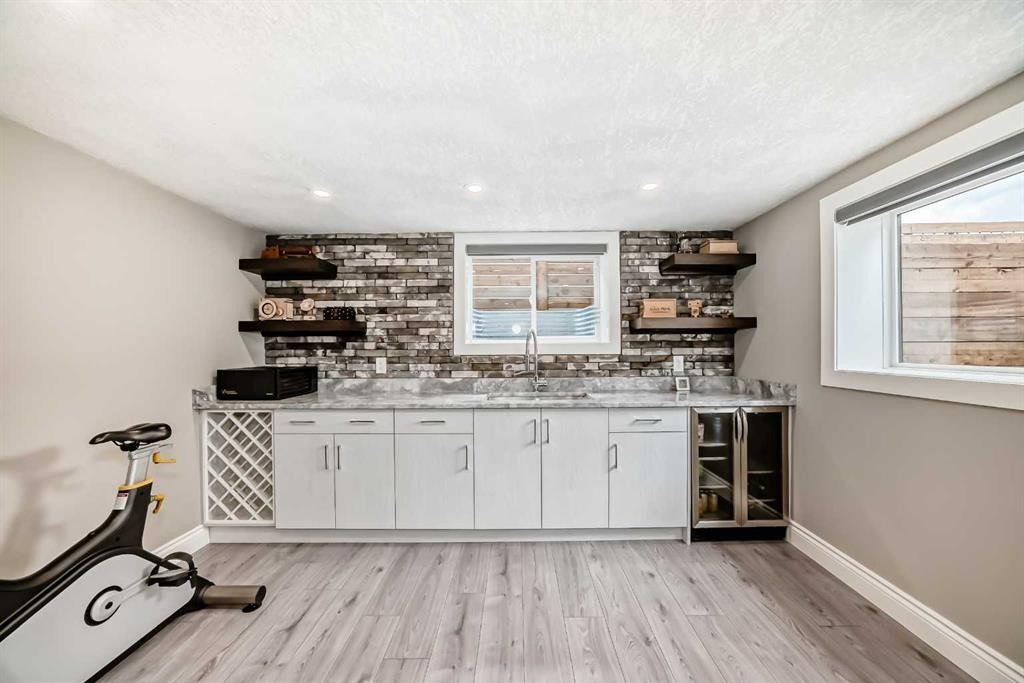 2415 9 Avenue Nw, Calgary, AB - Indoor