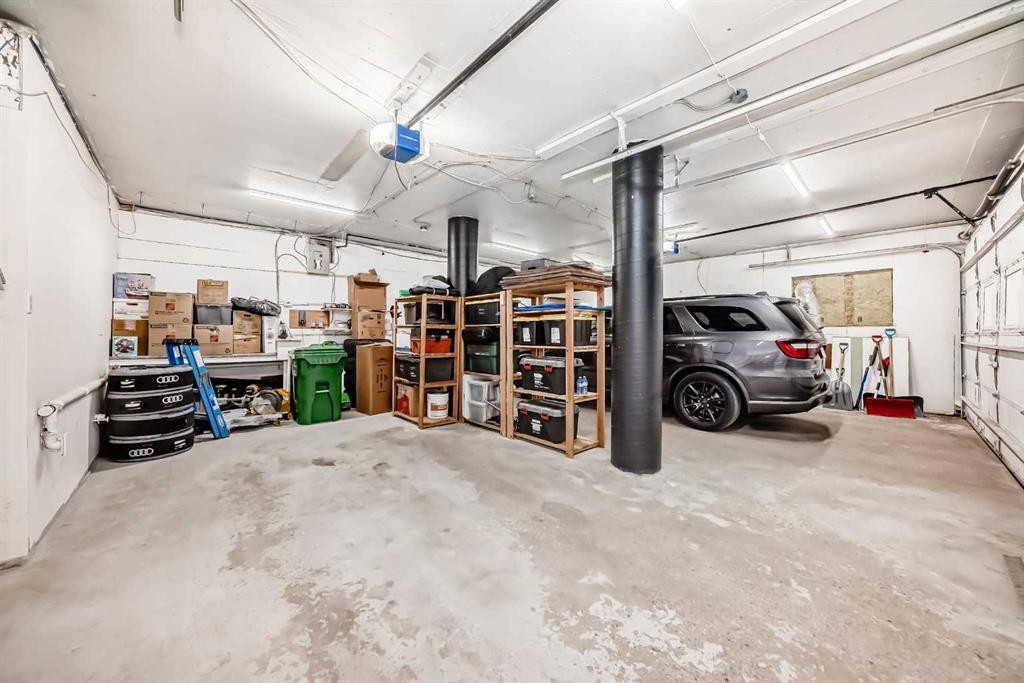 2415 9 Avenue Nw, Calgary, AB - Indoor Photo Showing Garage