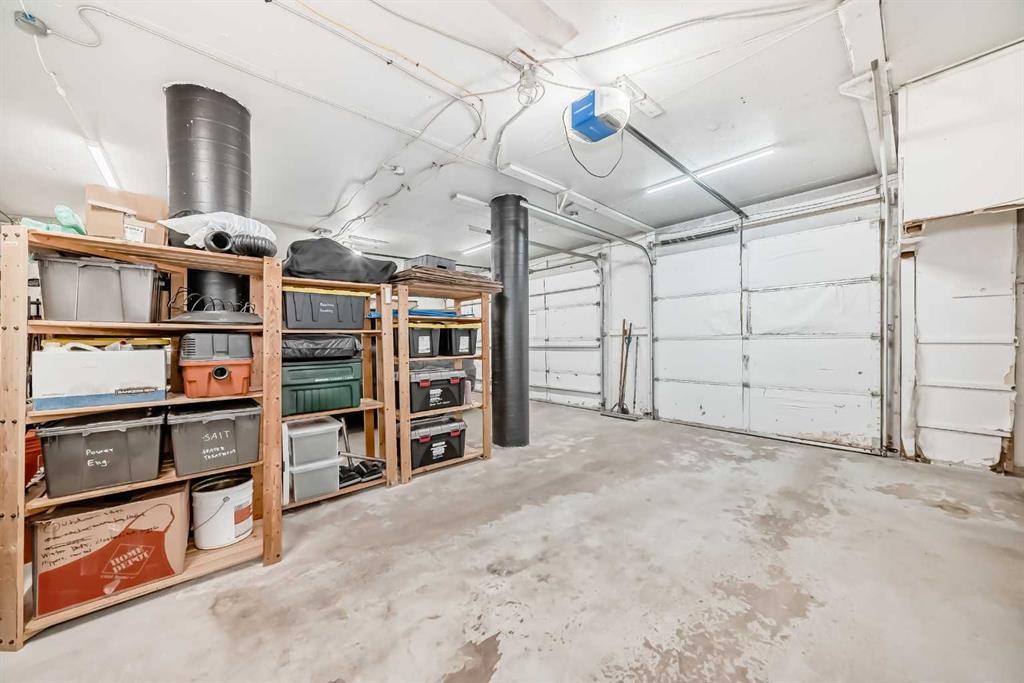 2415 9 Avenue Nw, Calgary, AB - Indoor Photo Showing Garage
