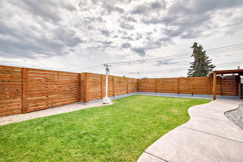 2415 9 Avenue Nw, Calgary, AB - Outdoor