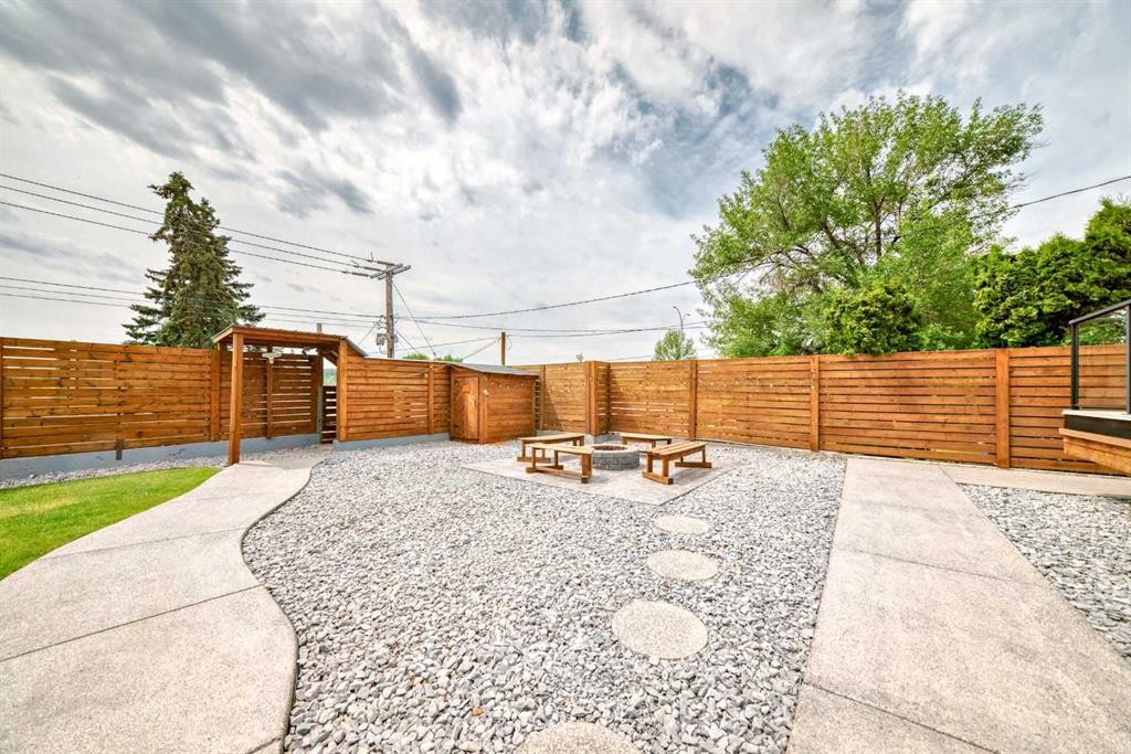 2415 9 Avenue Nw, Calgary, AB - Outdoor