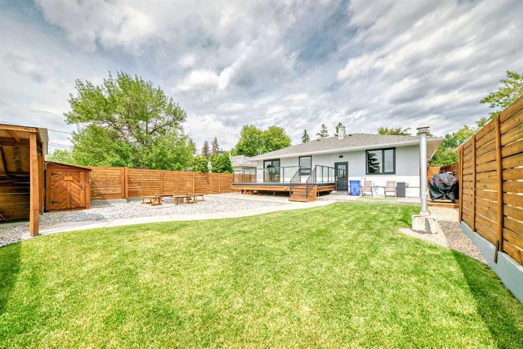 2415 9 Avenue Nw, Calgary, AB - Outdoor