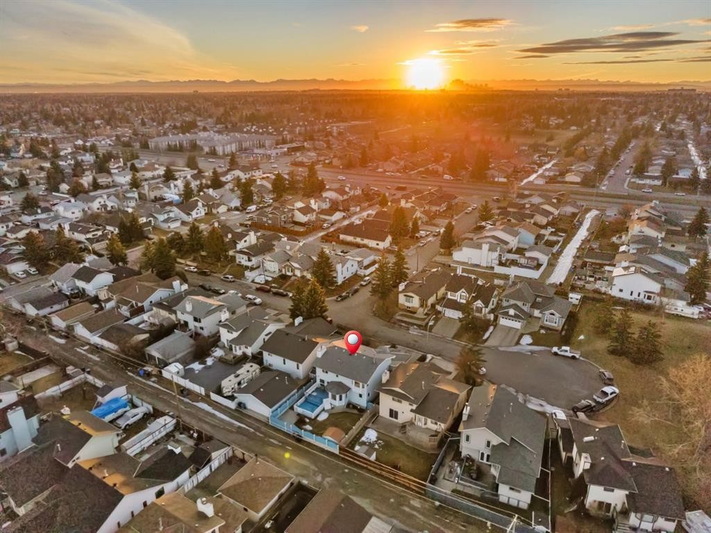 107 Pasadena Green Ne, Calgary, AB - With View