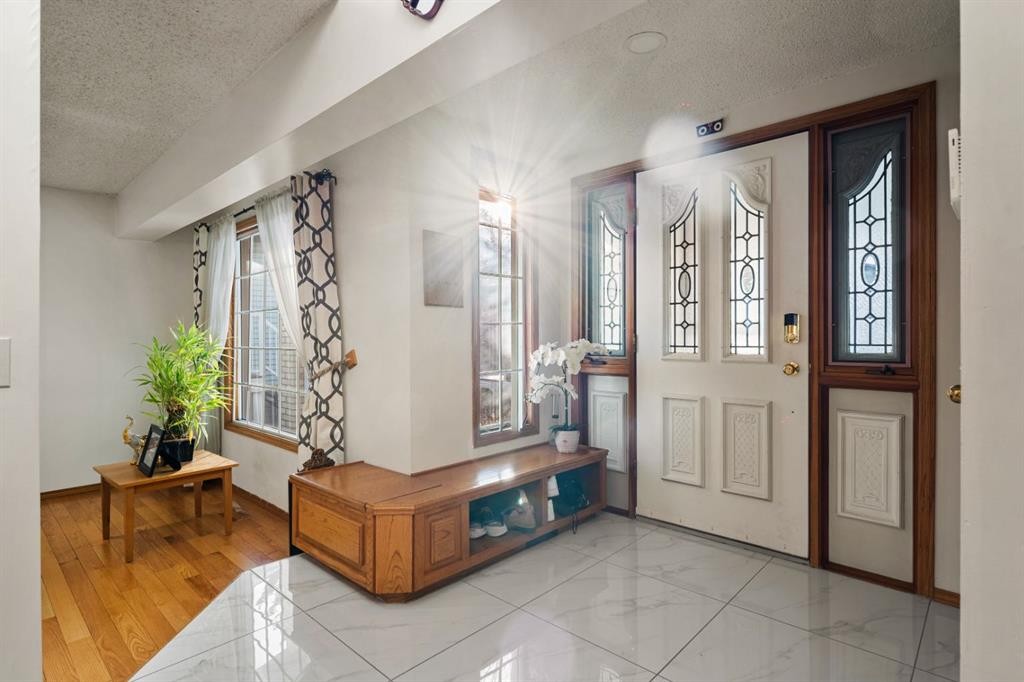 107 Pasadena Green Ne, Calgary, AB - Indoor Photo Showing Other Room