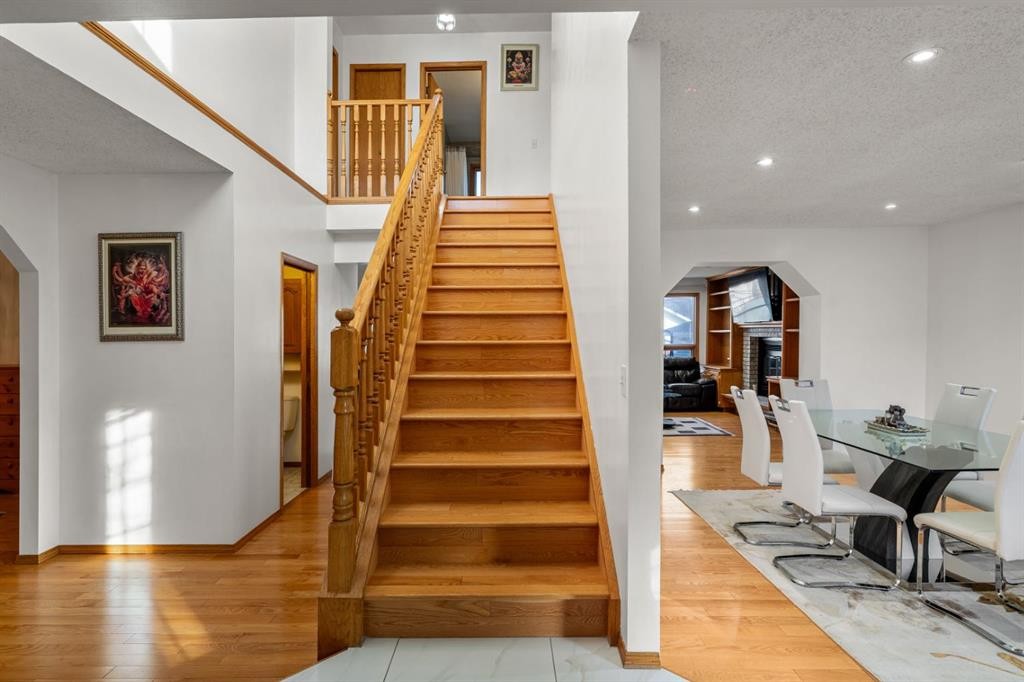 107 Pasadena Green Ne, Calgary, AB - Indoor Photo Showing Other Room