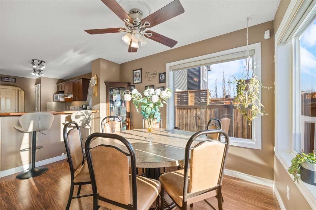 67 Evansmeade Crescent Nw, Calgary, AB - Indoor Photo Showing Dining Room