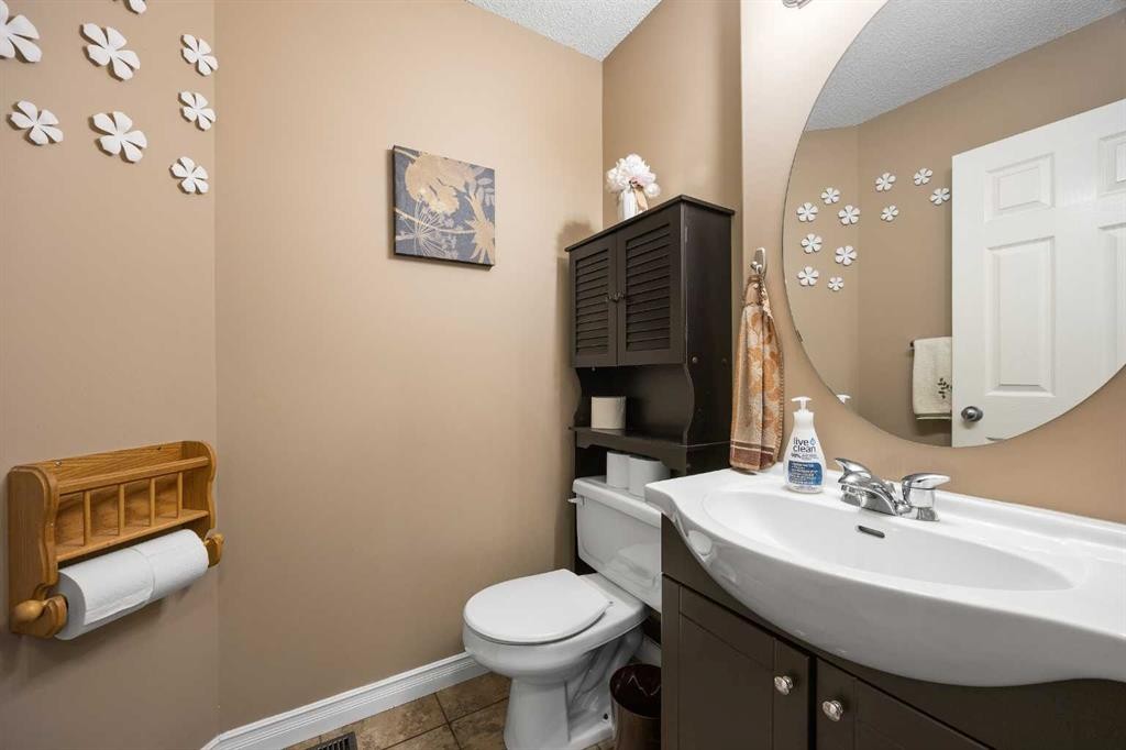 67 Evansmeade Crescent Nw, Calgary, AB - Indoor Photo Showing Bathroom