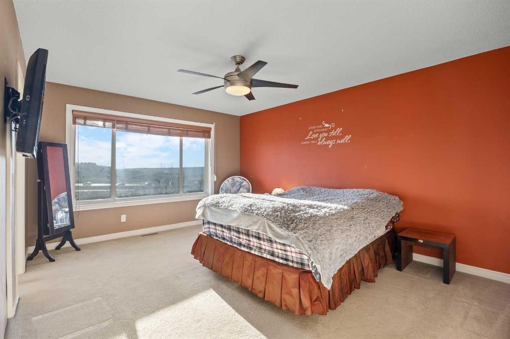67 Evansmeade Crescent Nw, Calgary, AB - Indoor Photo Showing Bedroom