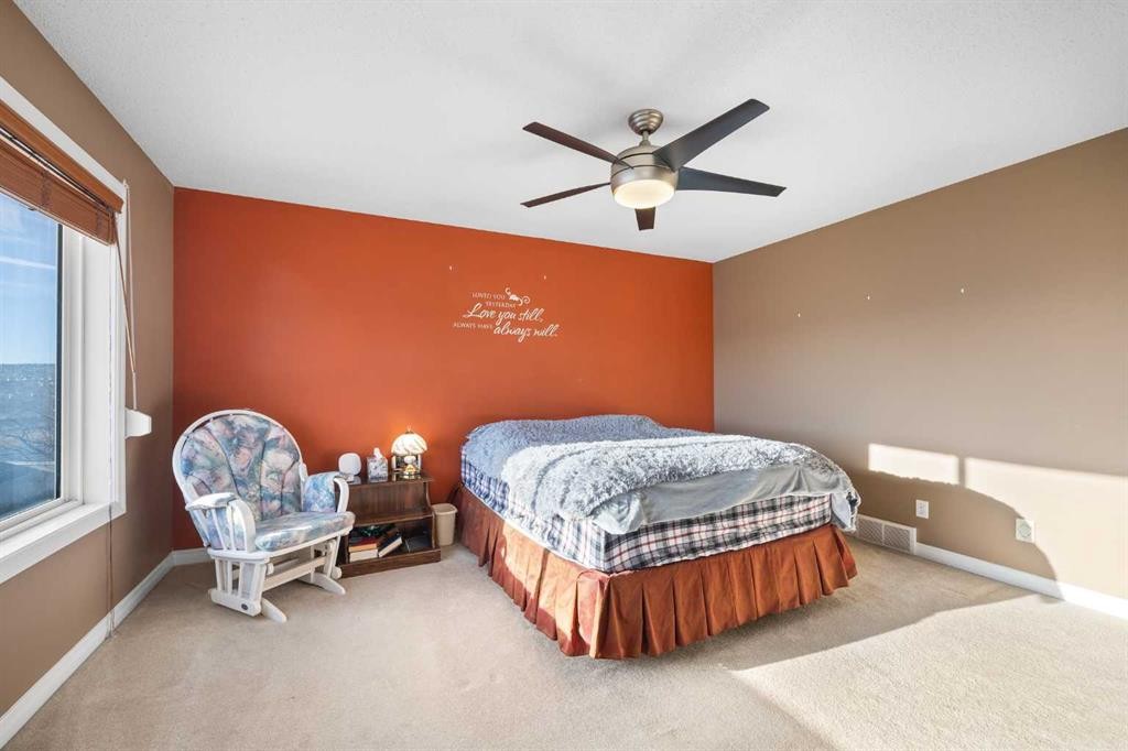 67 Evansmeade Crescent Nw, Calgary, AB - Indoor Photo Showing Bedroom