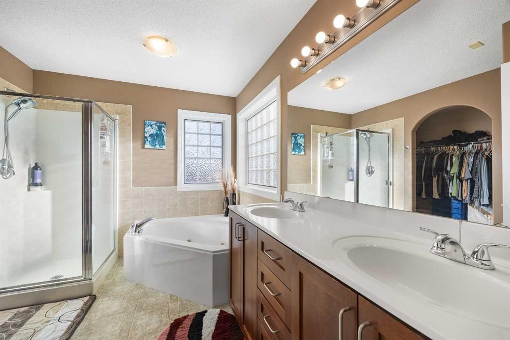 67 Evansmeade Crescent Nw, Calgary, AB - Indoor Photo Showing Bathroom