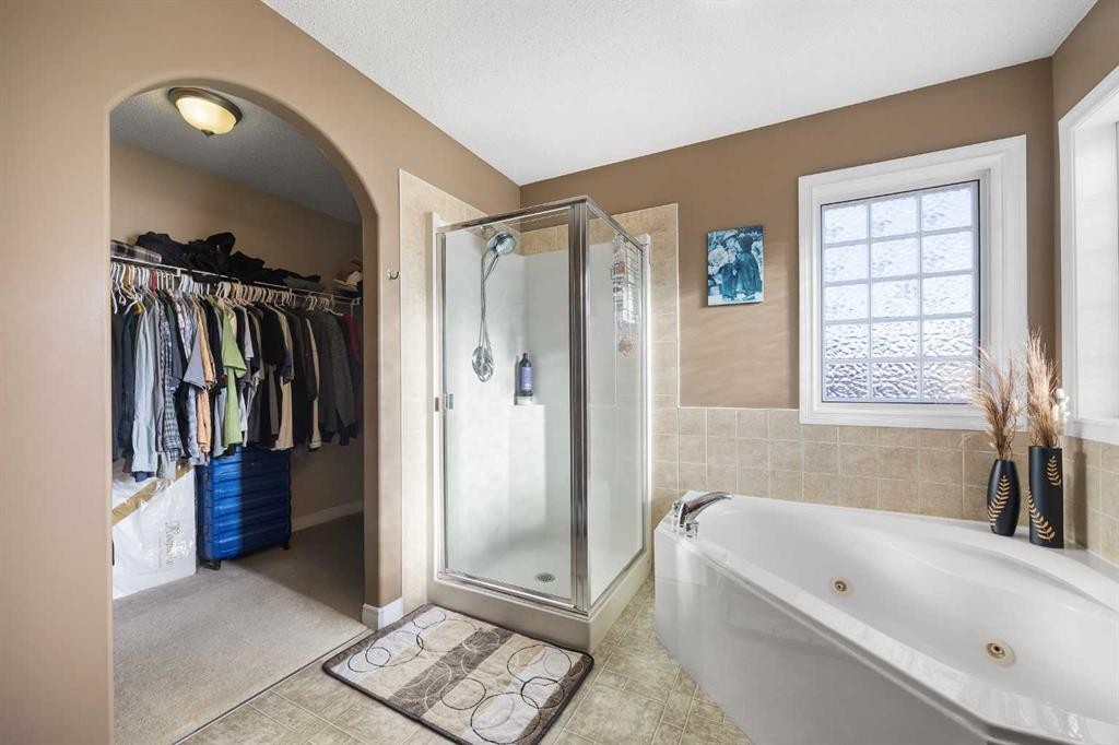 67 Evansmeade Crescent Nw, Calgary, AB - Indoor Photo Showing Bathroom