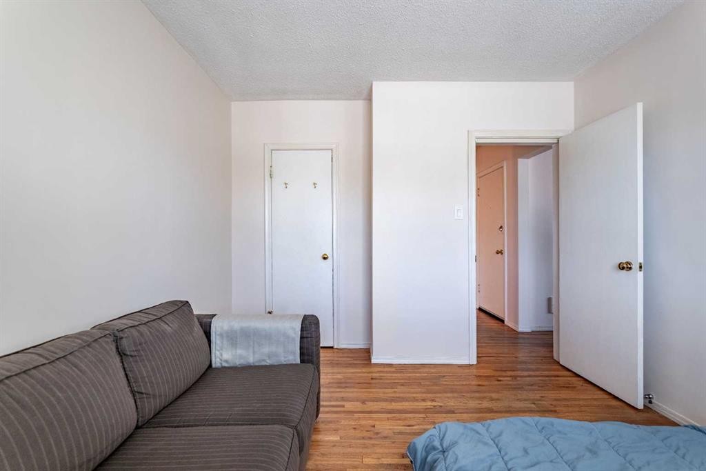 1511 28 Avenue Sw, Calgary, AB - Indoor