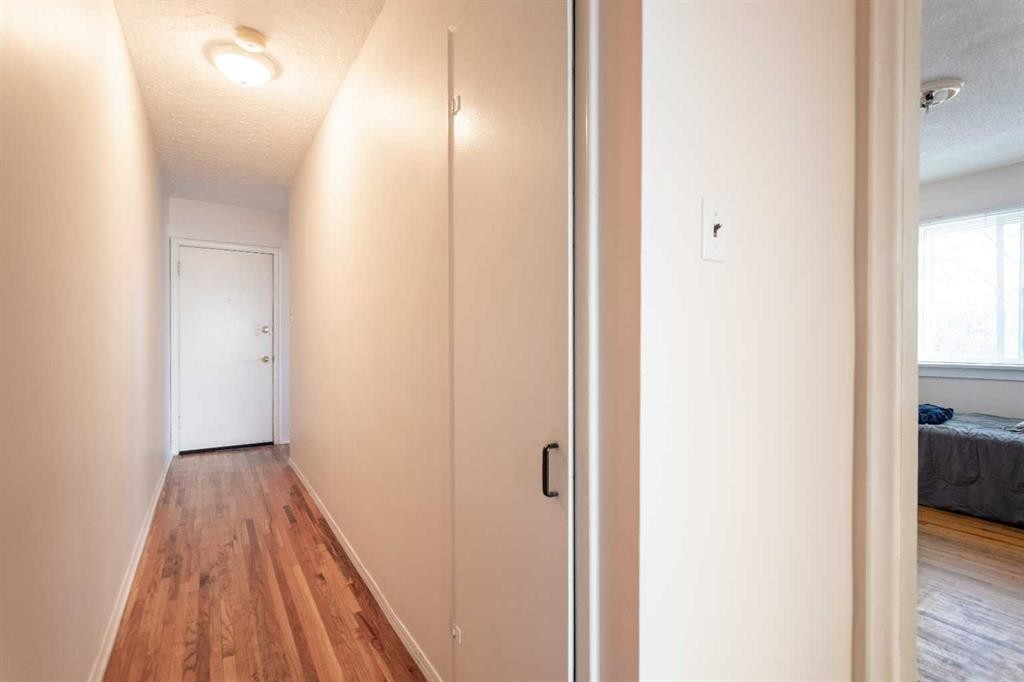 1511 28 Avenue Sw, Calgary, AB - Indoor Photo Showing Other Room