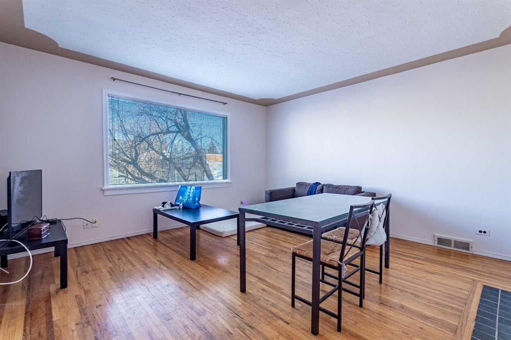 1511 28 Avenue Sw, Calgary, AB - Indoor Photo Showing Other Room