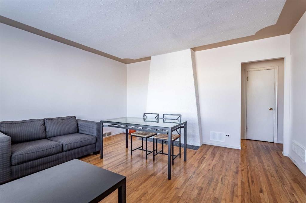 1511 28 Avenue Sw, Calgary, AB - Indoor Photo Showing Other Room