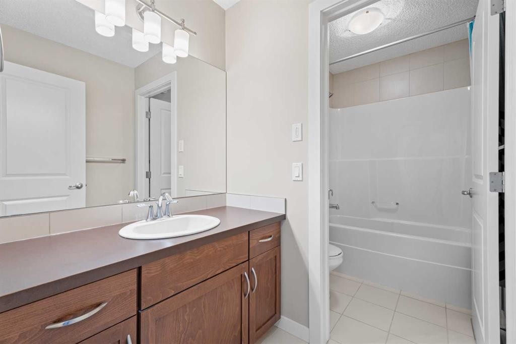 308 Chaparral Valley Way Se, Calgary, AB - Indoor Photo Showing Bathroom
