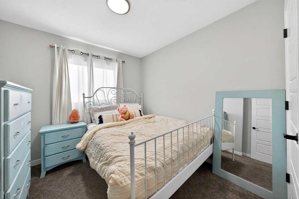 3238 Chinook Winds Drive Sw, Airdrie, AB - Indoor Photo Showing Bedroom