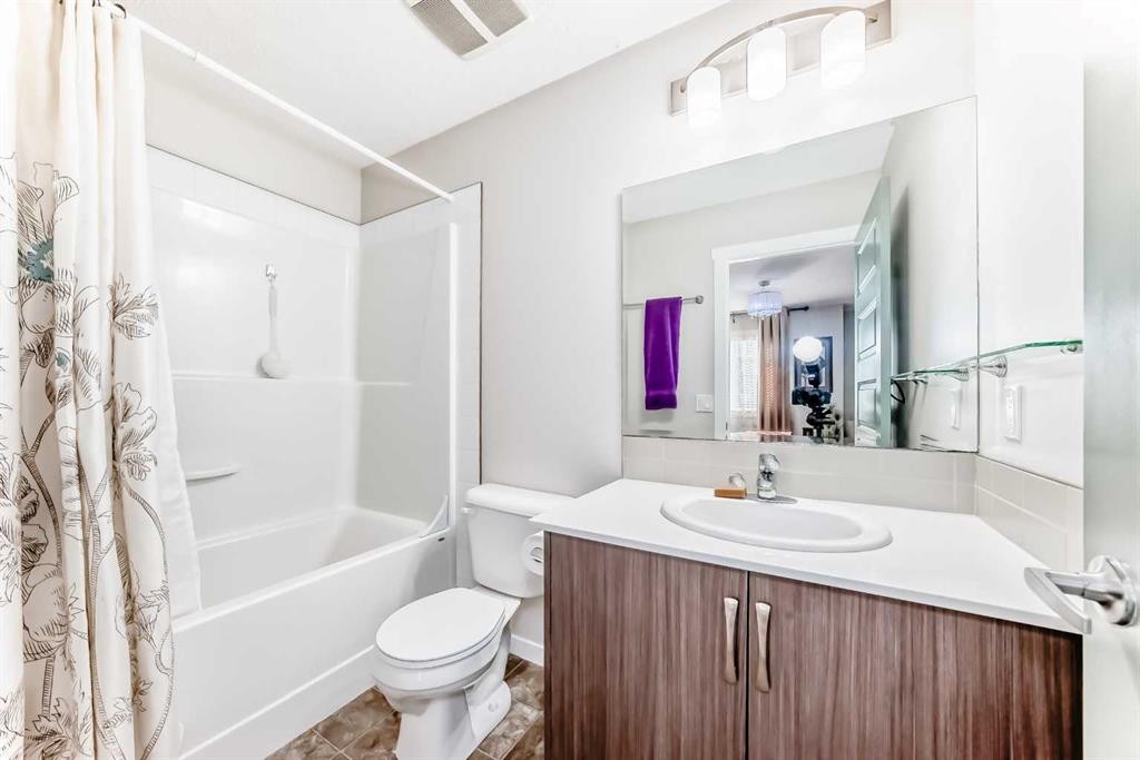 307 Auburn Bay Circle Se, Calgary, AB - Indoor Photo Showing Bathroom