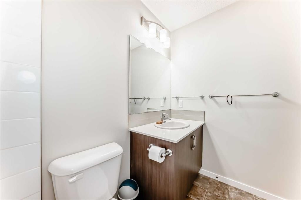 307 Auburn Bay Circle Se, Calgary, AB - Indoor Photo Showing Bathroom