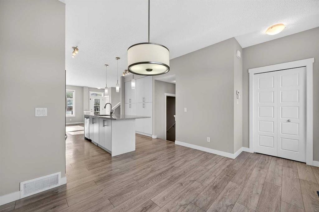 30 Sage Bluff Gate Nw, Calgary, AB - Indoor