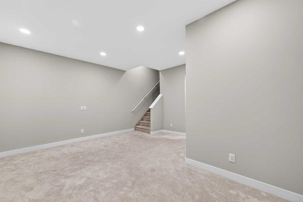 30 Sage Bluff Gate Nw, Calgary, AB - Indoor